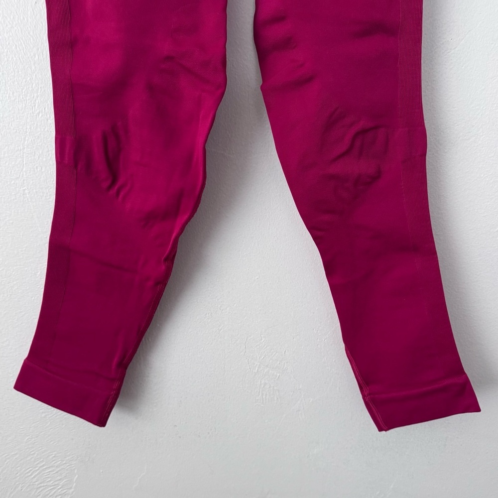 Lululemon In the Zone Tight Raspberry Size 6 - image 3